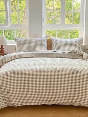 Gingham Lightweight Quilt-Tan King Size with Pillowcases